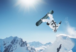 世界体育记者赛跑日 媒体人脱下相机跑向跑道