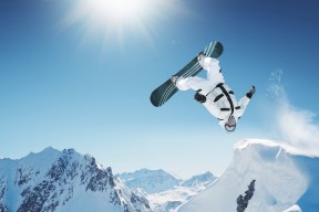 世界体育记者赛跑日 媒体人脱下相机跑向跑道